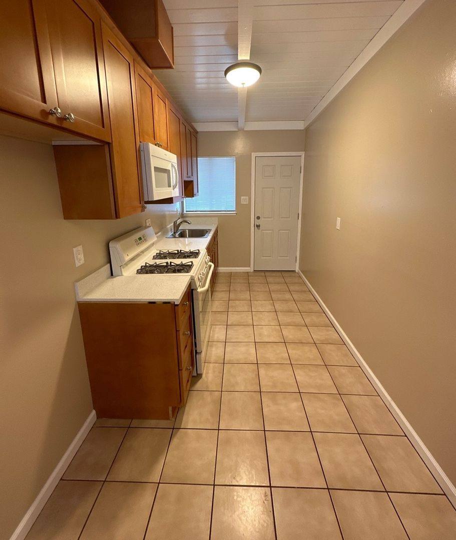 Apartment for rent at 9300 Bancroft Ave, Oakland, CA 94603