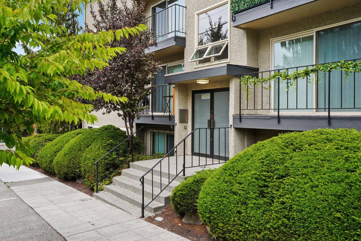 Apartment for rent at 5204 15th Ave NE, Seattle, WA 98105