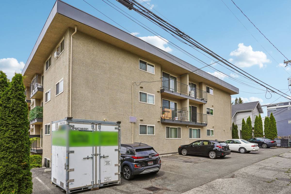 Apartment for rent at 5204 15th Ave NE, Seattle, WA 98105