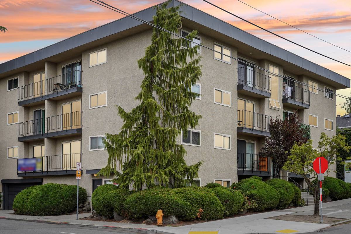 Apartment for rent at 5204 15th Ave NE, Seattle, WA 98105