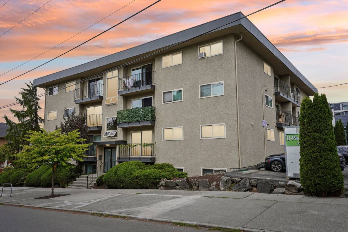 Apartment for rent at 5204 15th Ave NE, Seattle, WA 98105