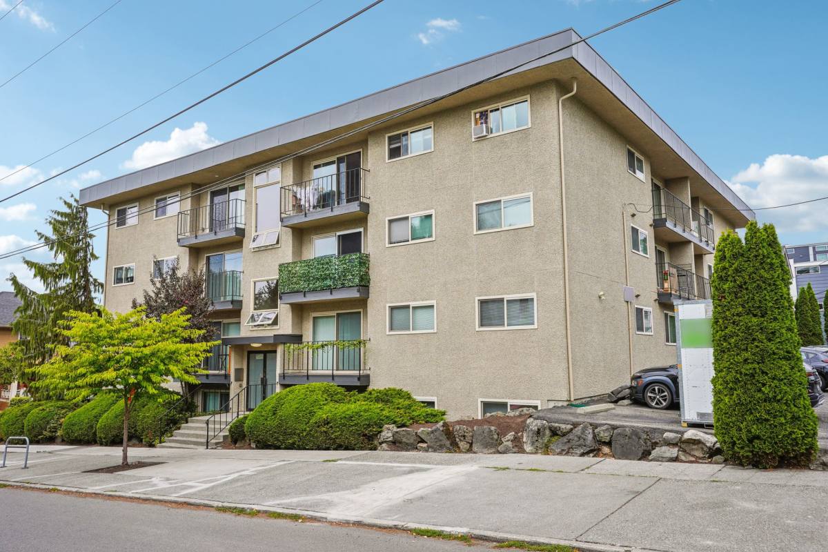 Apartment for rent at 5204 15th Ave NE, Seattle, WA 98105