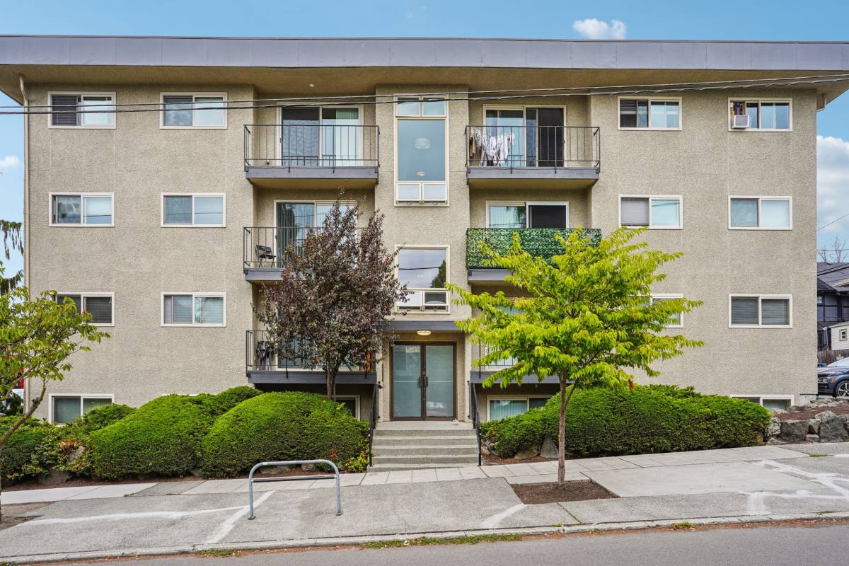 Apartment for rent at 5204 15th Ave NE, Seattle, WA 98105