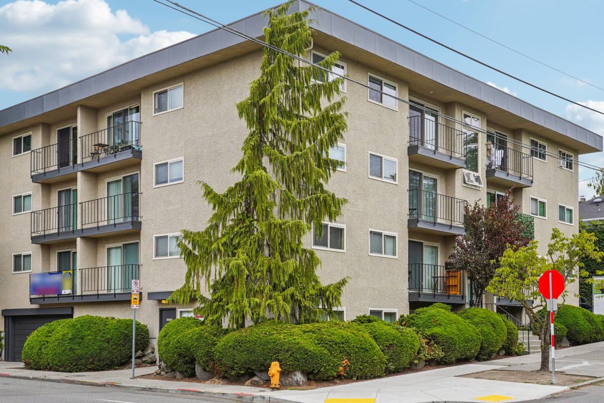 Apartment for rent at 5204 15th Ave NE, Seattle, WA 98105