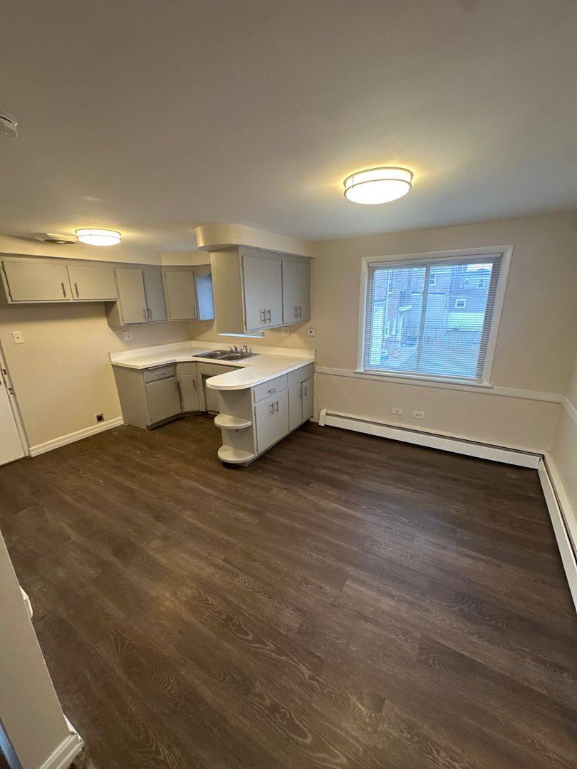 Apartment for rent at 8916 S Justine St, Chicago, IL 60620