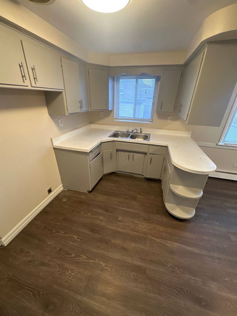 Apartment for rent at 8916 S Justine St, Chicago, IL 60620