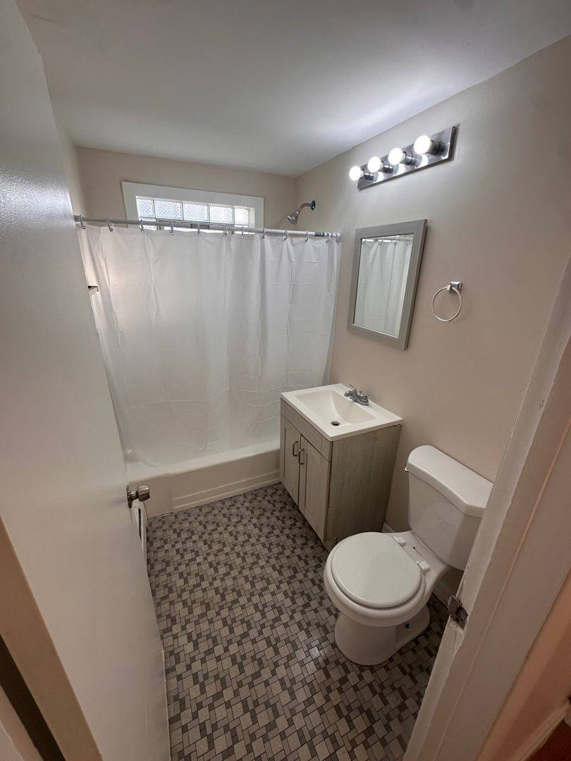 Apartment for rent at 8916 S Justine St, Chicago, IL 60620