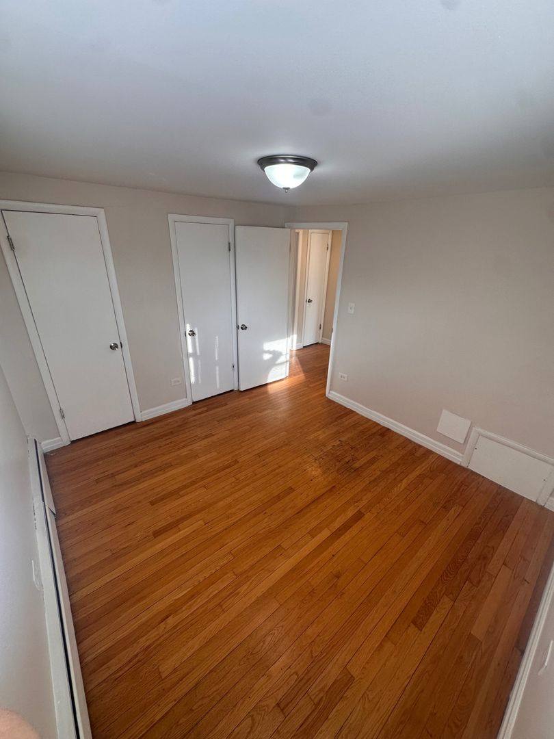 Apartment for rent at 8916 S Justine St, Chicago, IL 60620