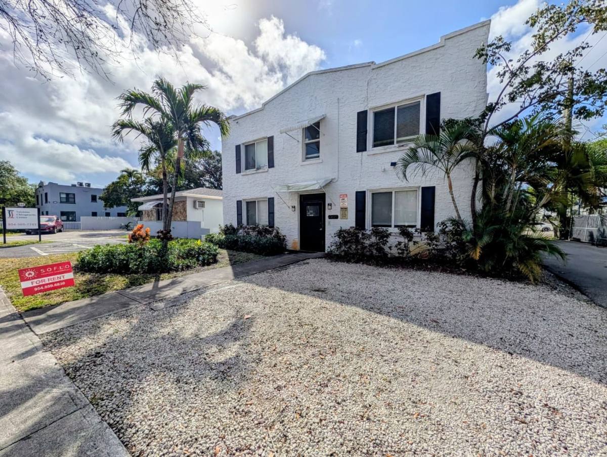 Apartment for rent at 2034 Washington St, Hollywood, FL 33020