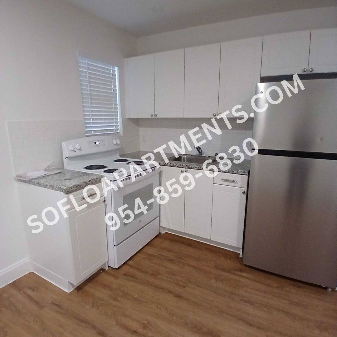 Apartment for rent at 2034 Washington St, Hollywood, FL 33020