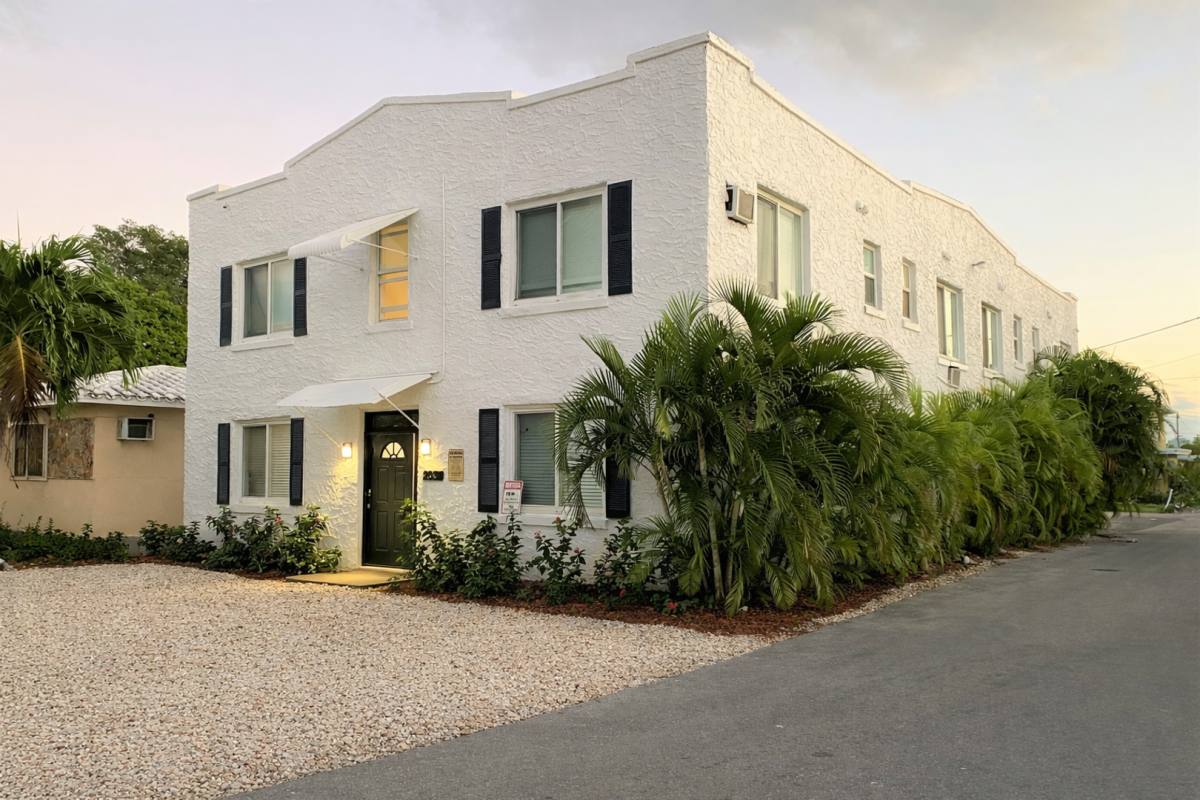 Apartment for rent at 2034 Washington St, Hollywood, FL 33020