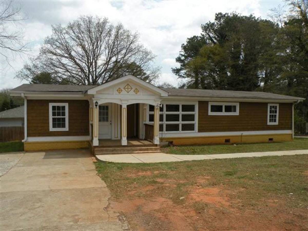 House for rent at 2041 Olive Springs Rd SE, Marietta, GA 30060