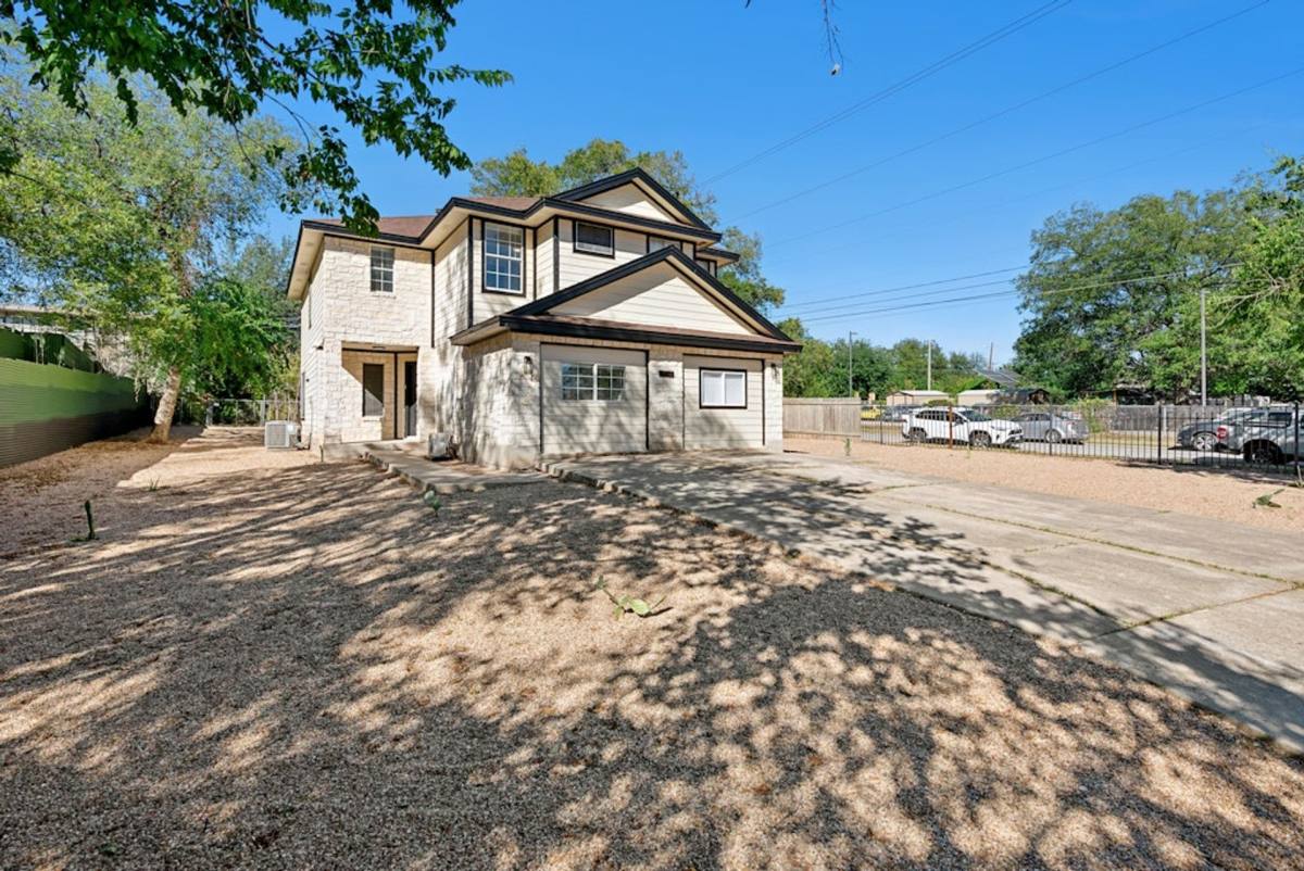 Townhouse for rent at 1708 E 17th St #A, Austin, TX 78702