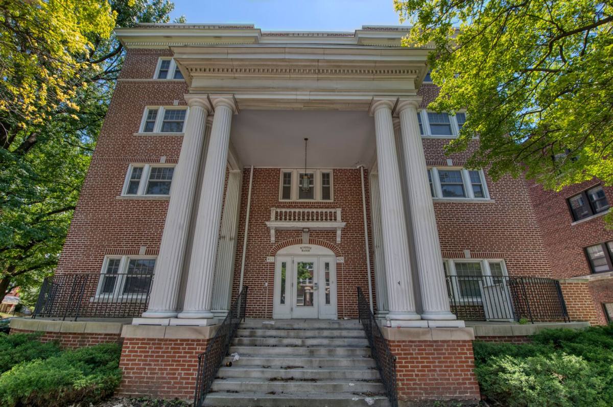 Apartment for rent at 409 E Armour Blvd, Kansas City, MO 64109