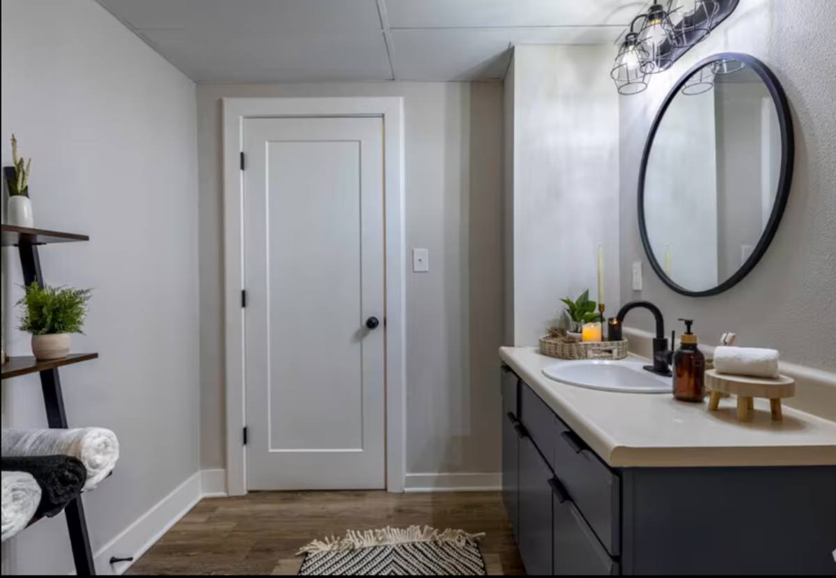 Apartment for rent at 409 E Armour Blvd, Kansas City, MO 64109
