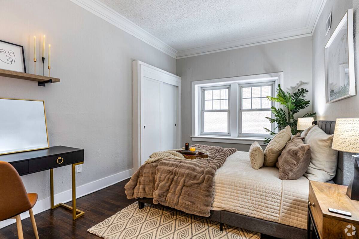 Apartment for rent at 409 E Armour Blvd, Kansas City, MO 64109