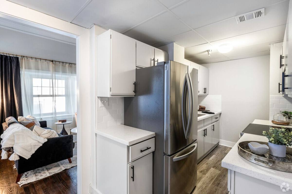 Apartment for rent at 409 E Armour Blvd, Kansas City, MO 64109