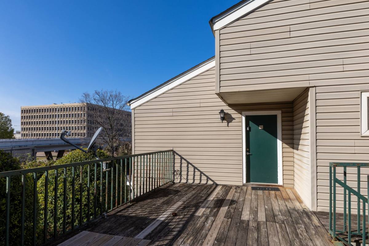 Apartment for rent at 560 S Jefferson Place, Memphis, TN 38105