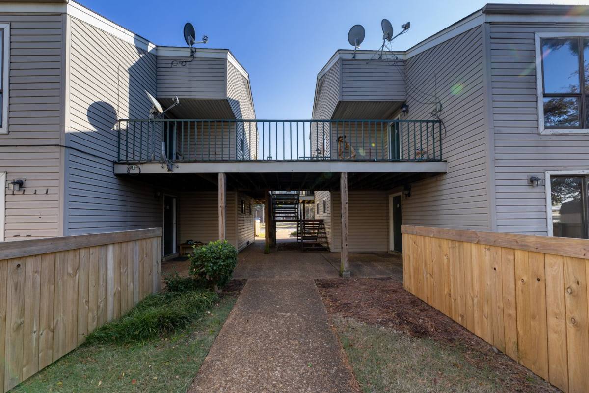 Apartment for rent at 560 S Jefferson Place, Memphis, TN 38105