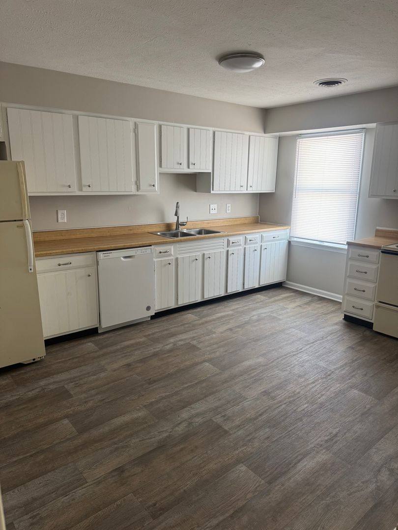 Apartment for rent at 4301 S 6th St, Terre Haute, IN 47802