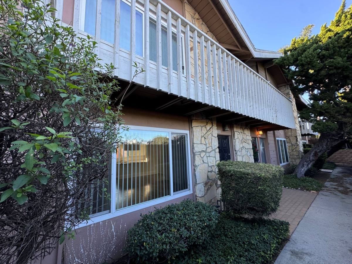 Townhouse for rent at 3135 Harbor Blvd, Ventura, CA 93001