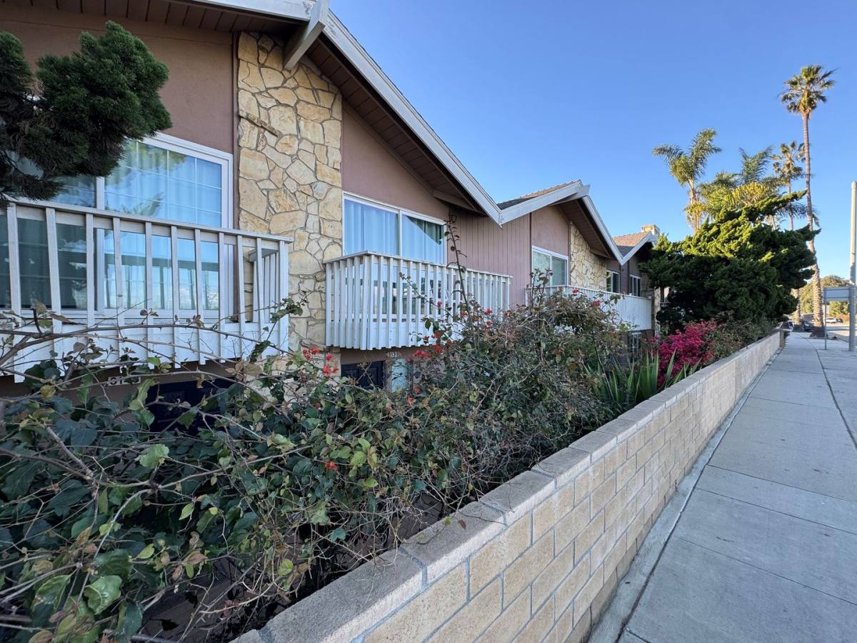 Townhouse for rent at 3135 Harbor Blvd, Ventura, CA 93001