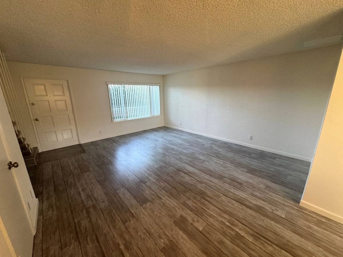 Townhouse for rent at 3135 Harbor Blvd, Ventura, CA 93001