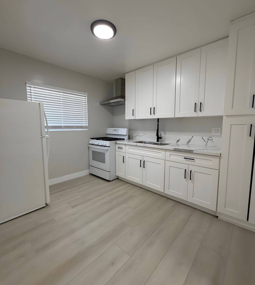 Apartment for rent at 1245 W 39th Place, Los Angeles, CA 90037