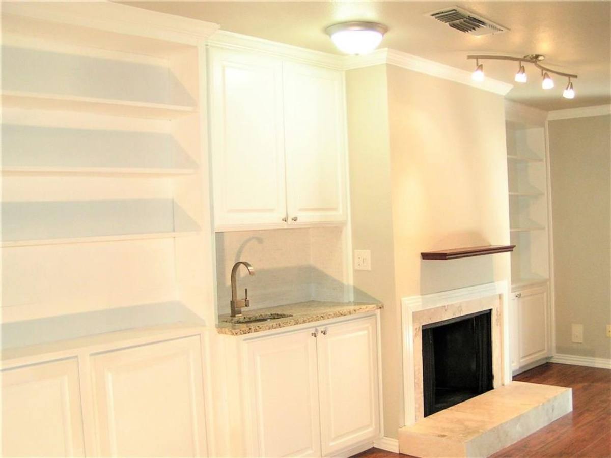 Townhouse for rent at 6627 Valleyside Rd, Austin, TX 78731