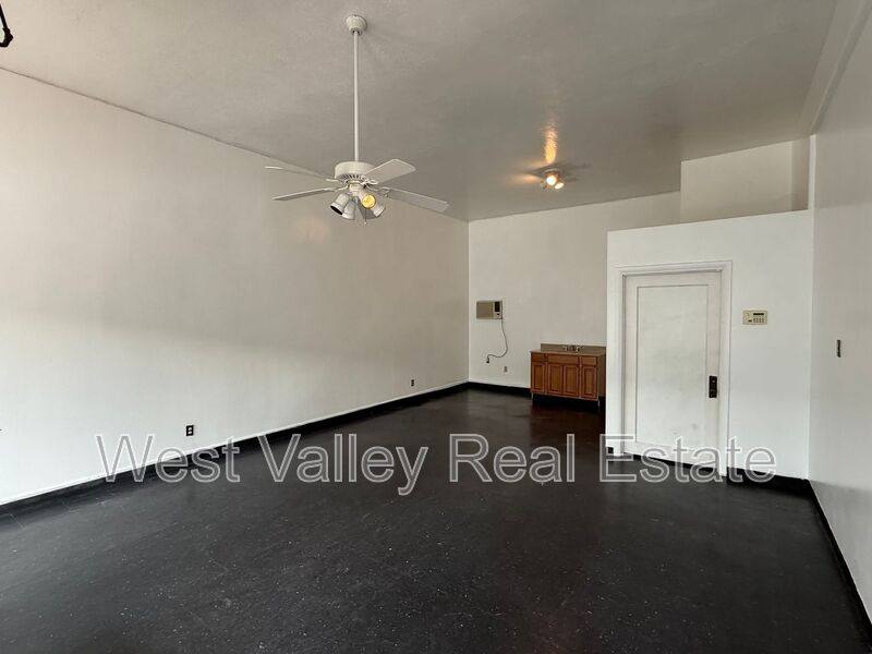 House for rent at 520 Center St #DOWNTOWN Commercial, Taft, CA 93268