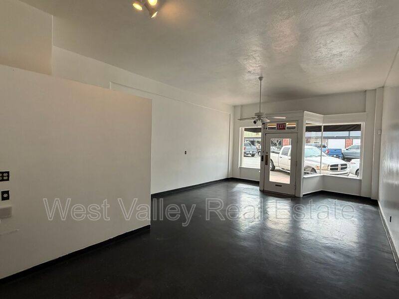 House for rent at 520 Center St #DOWNTOWN Commercial, Taft, CA 93268