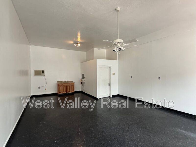 House for rent at 520 Center St #DOWNTOWN Commercial, Taft, CA 93268