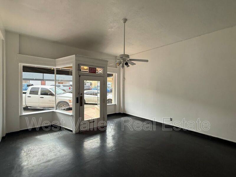 House for rent at 520 Center St #DOWNTOWN Commercial, Taft, CA 93268