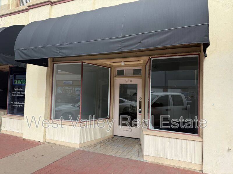 House for rent at 520 Center St #DOWNTOWN Commercial, Taft, CA 93268