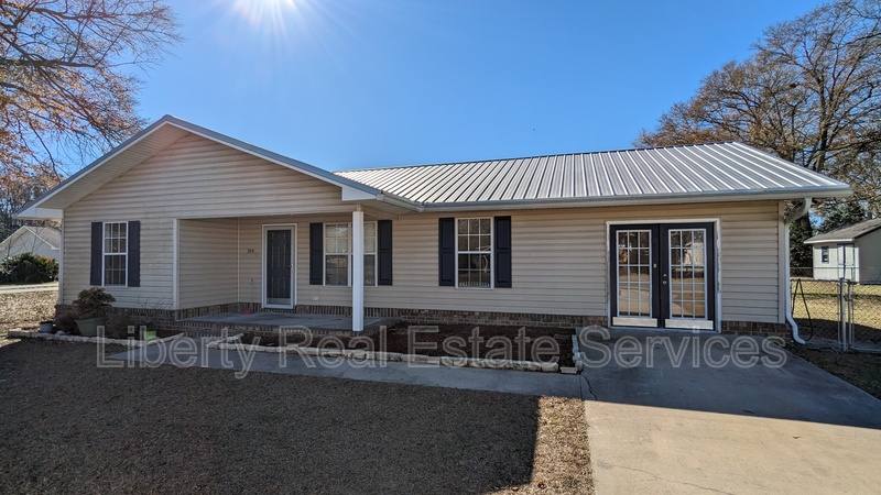 House for rent at 215 Gordon St, Glennville, GA 30427