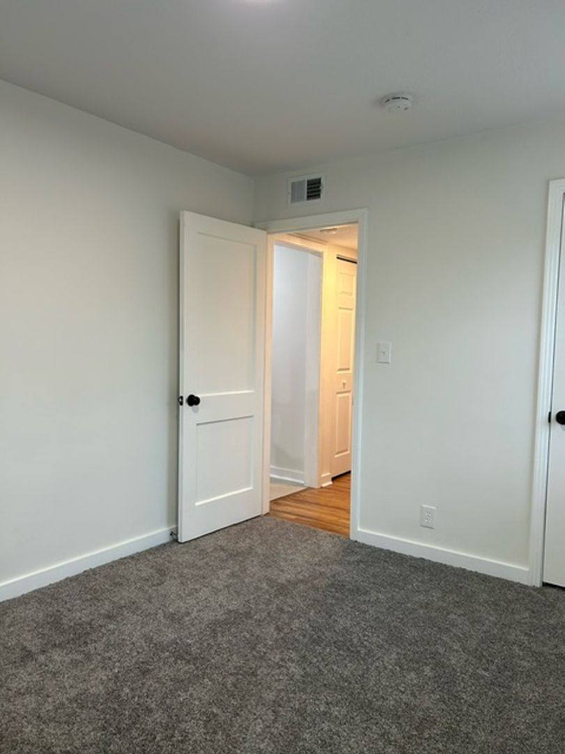 Apartment for rent at 202 E Gregory Blvd, Kansas City, MO 64114