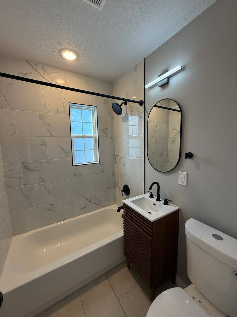 Apartment for rent at 202 E Gregory Blvd, Kansas City, MO 64114