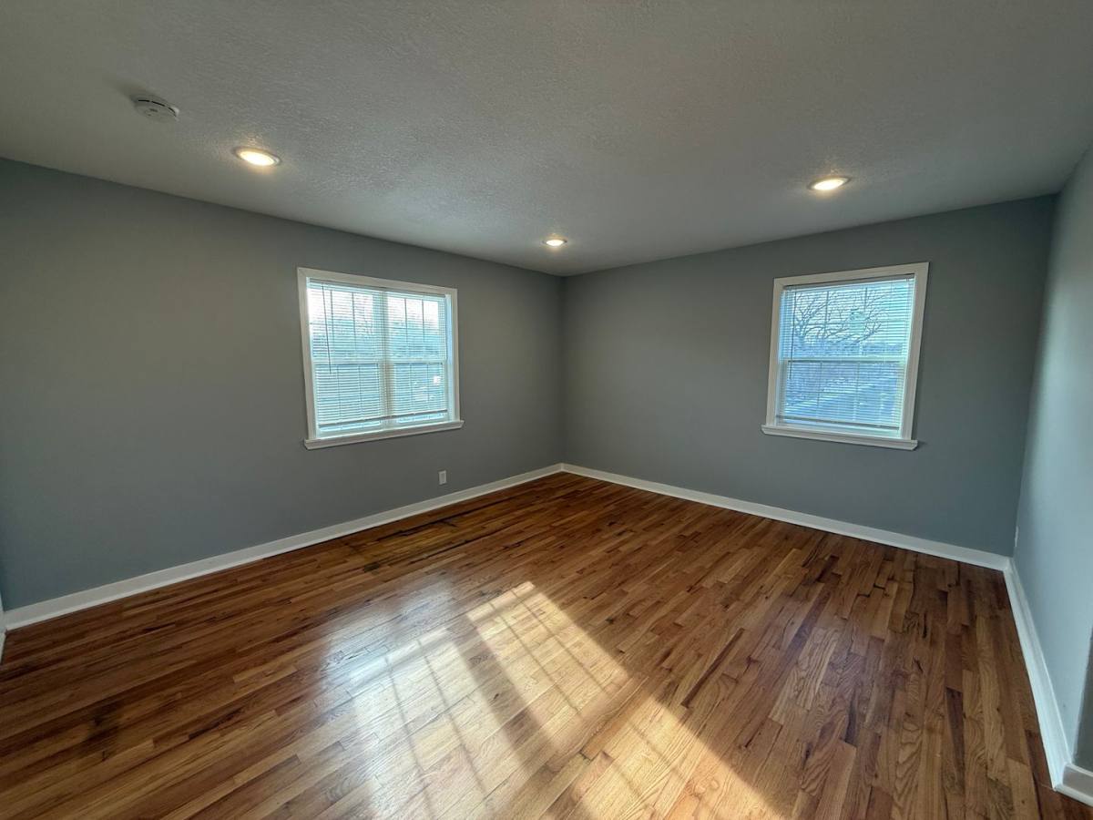 Apartment for rent at 202 E Gregory Blvd, Kansas City, MO 64114