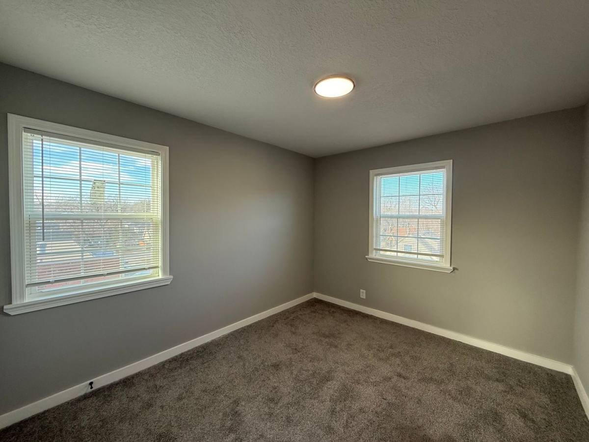 Apartment for rent at 202 E Gregory Blvd, Kansas City, MO 64114