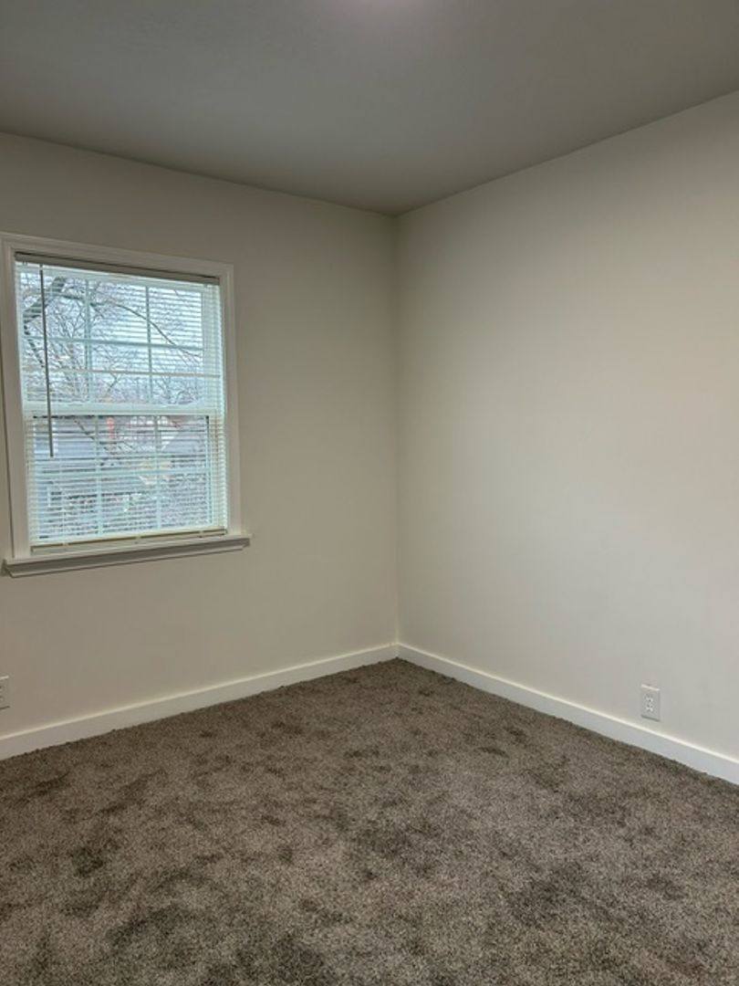 Apartment for rent at 202 E Gregory Blvd, Kansas City, MO 64114