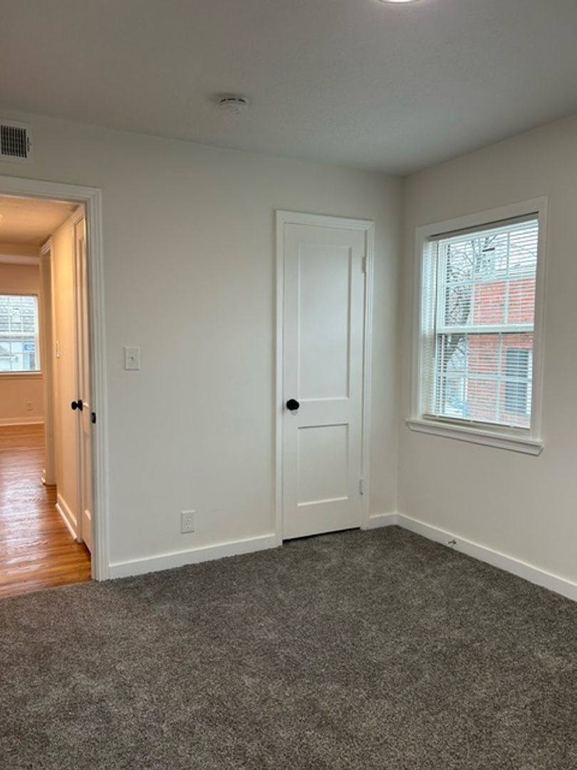 Apartment for rent at 202 E Gregory Blvd, Kansas City, MO 64114