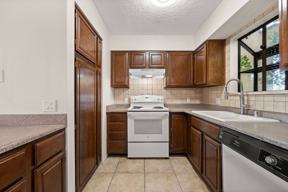 Apartment for rent at 4300 Bryn Mawr Dr NE, Albuquerque, NM 87107