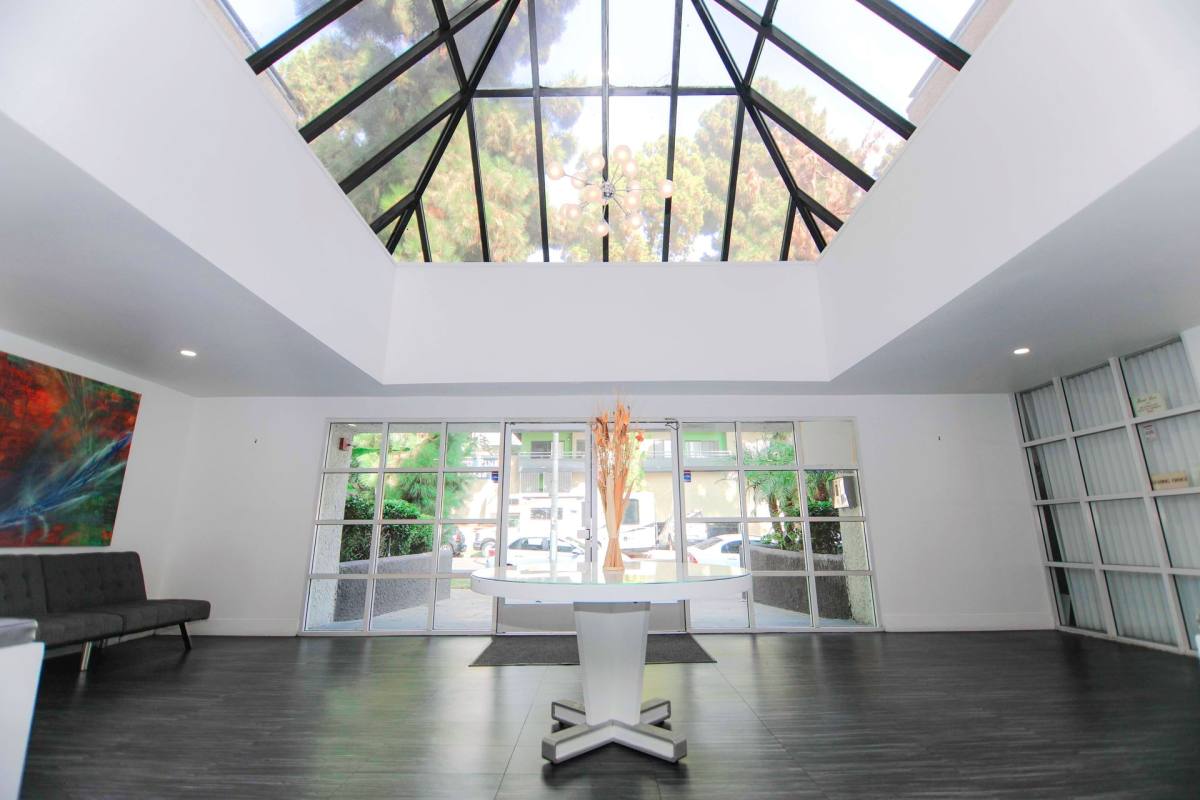Apartment for rent at 7020 Lanewood Ave, Los Angeles, CA 90028