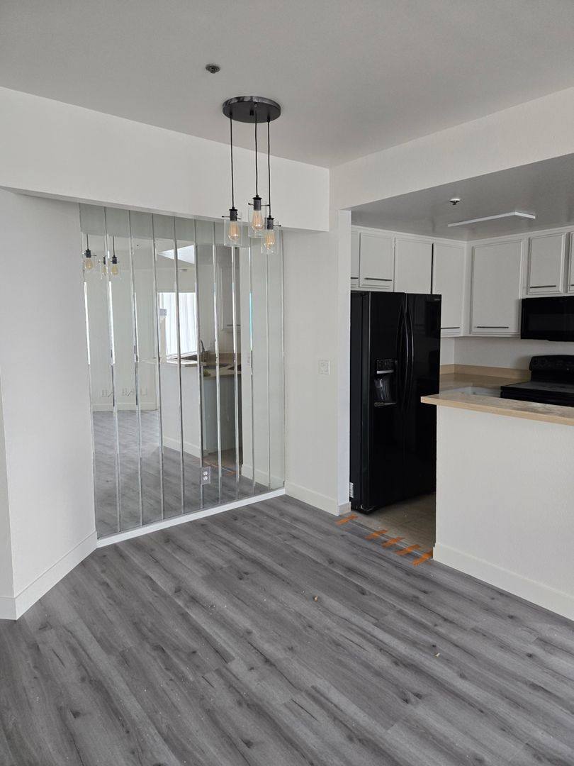 Apartment for rent at 7020 Lanewood Ave, Los Angeles, CA 90028