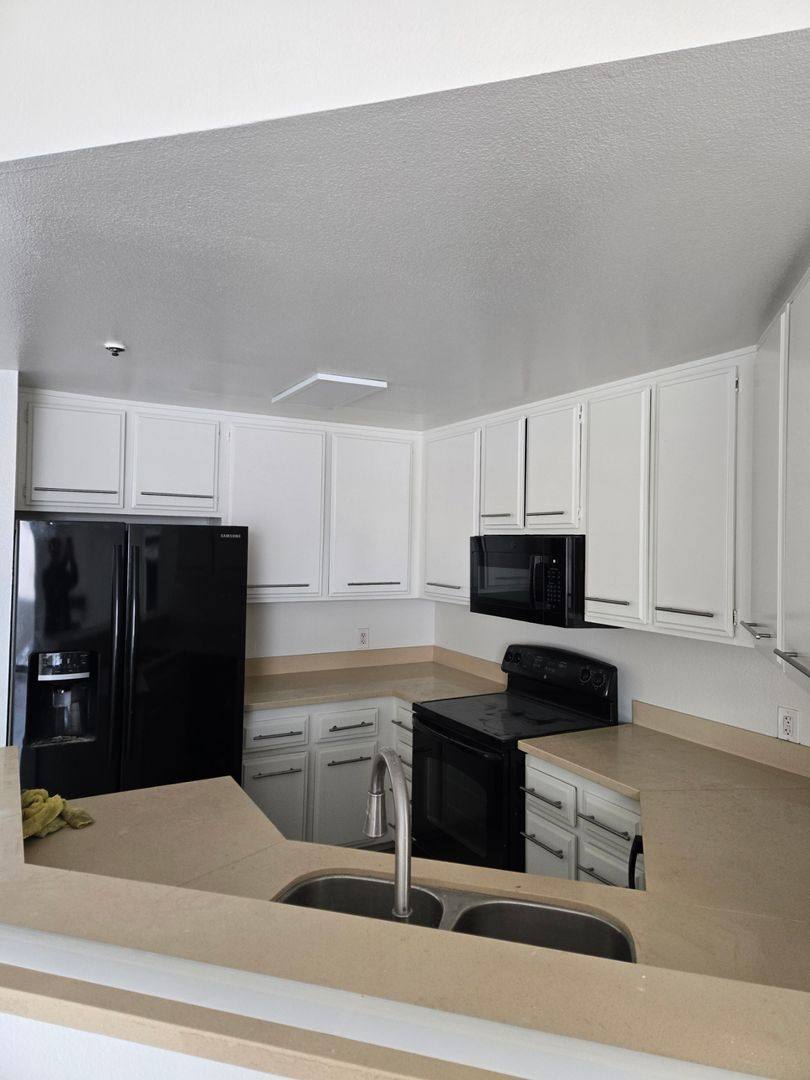 Apartment for rent at 7020 Lanewood Ave, Los Angeles, CA 90028