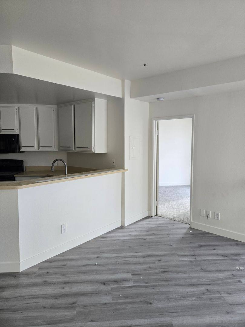 Apartment for rent at 7020 Lanewood Ave, Los Angeles, CA 90028