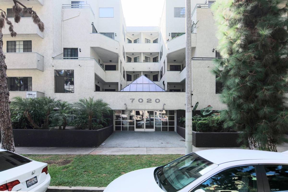 Apartment for rent at 7020 Lanewood Ave, Los Angeles, CA 90028