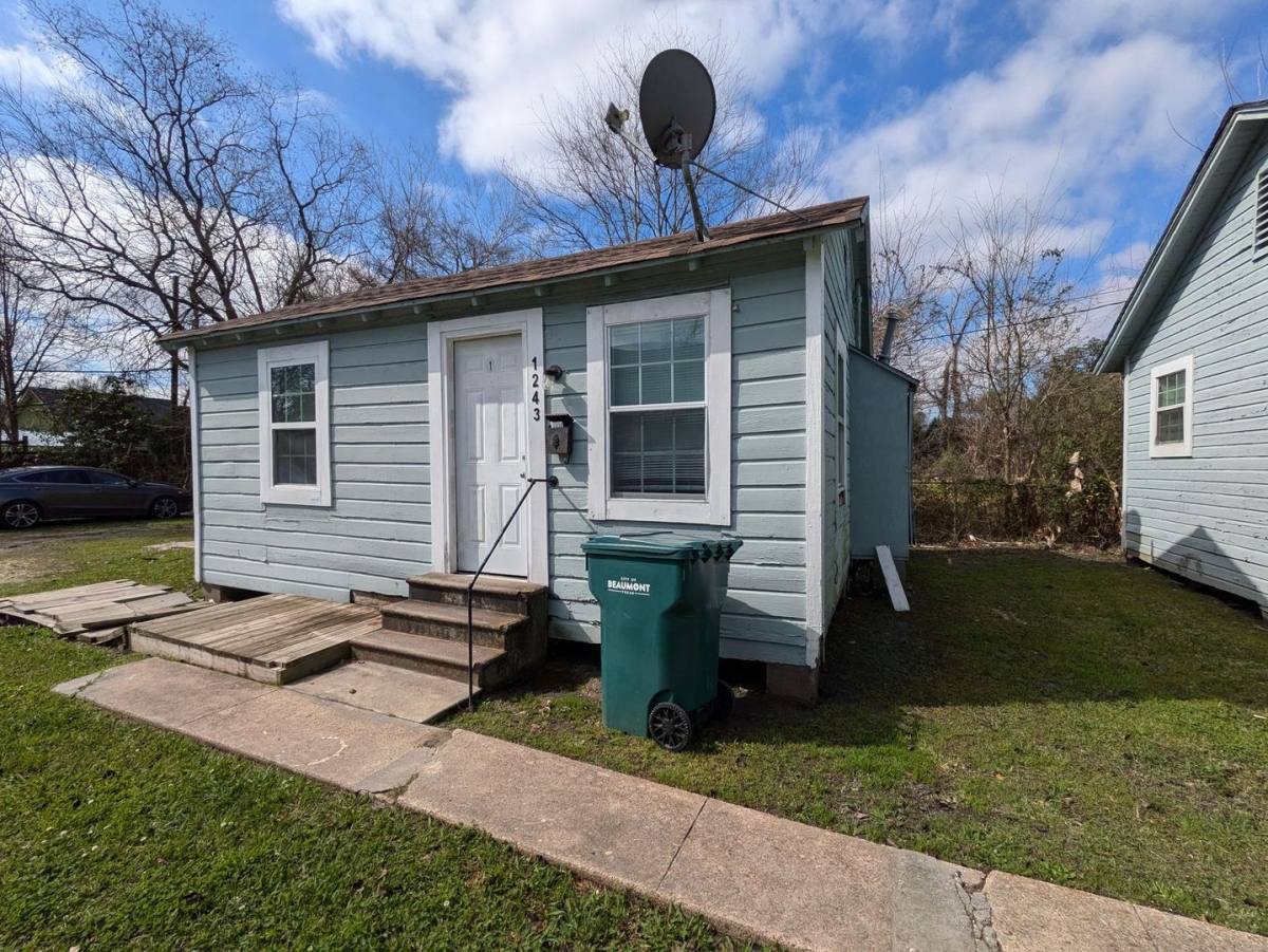 Apartment for rent at 1243 Long Ave, Beaumont, TX 77701