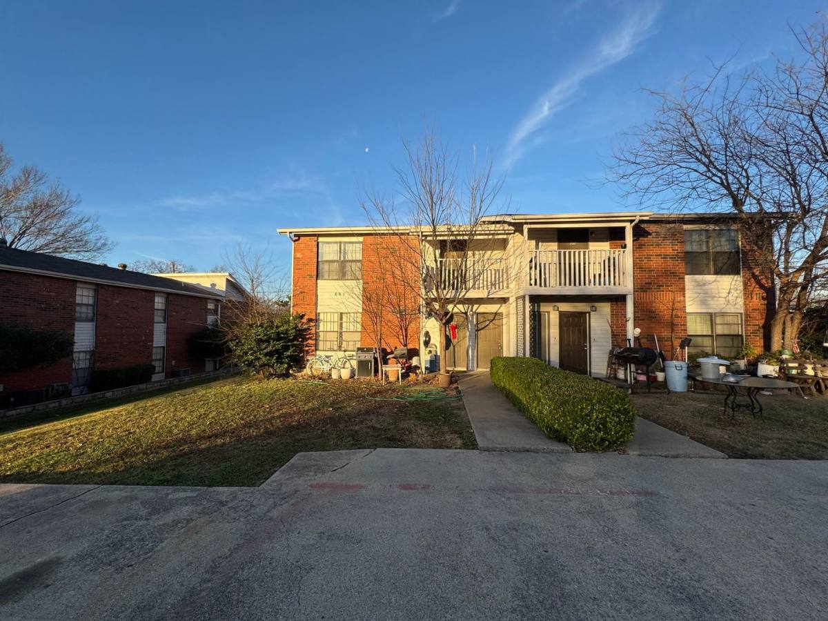 Apartment for rent at 801 SE 4th St, Grand Prairie, TX 75052