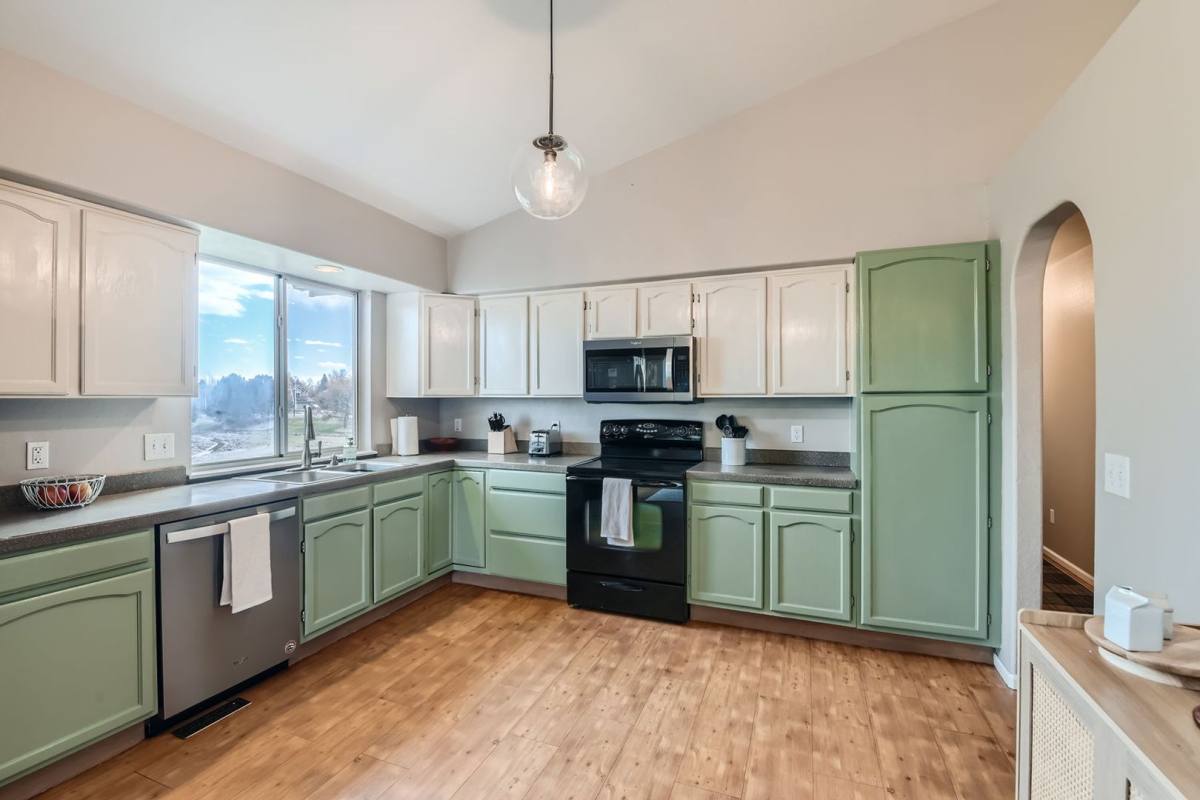 House for rent at 284 Dover Court, Broomfield, CO 80020